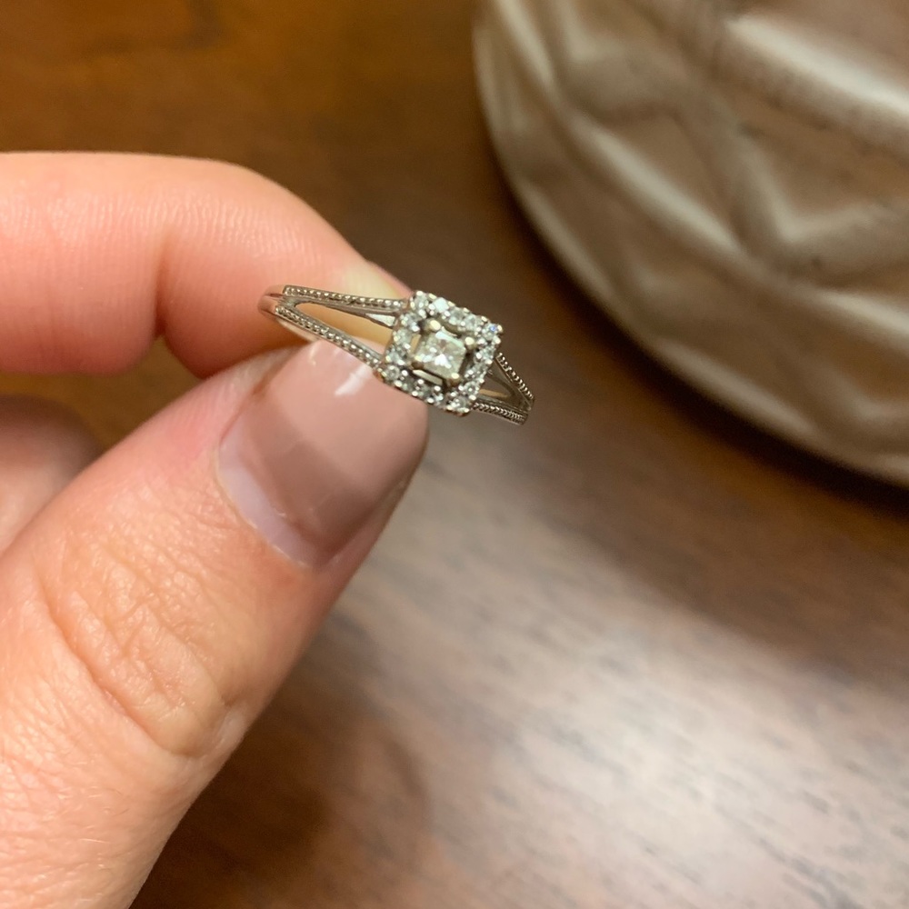 10K White Gold Diamond Promise Ring